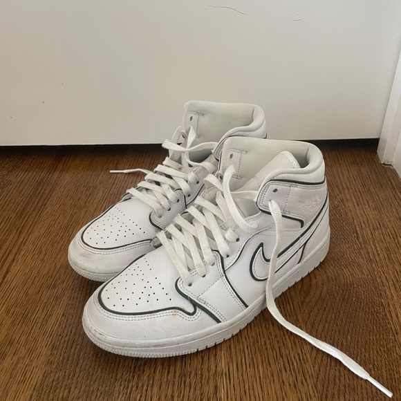air jordan 1 mid se iridescent trim